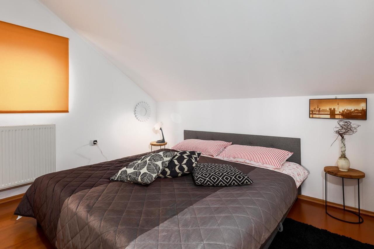 Апартаменты Studio Apartman Pavletic Слуни Экстерьер фото