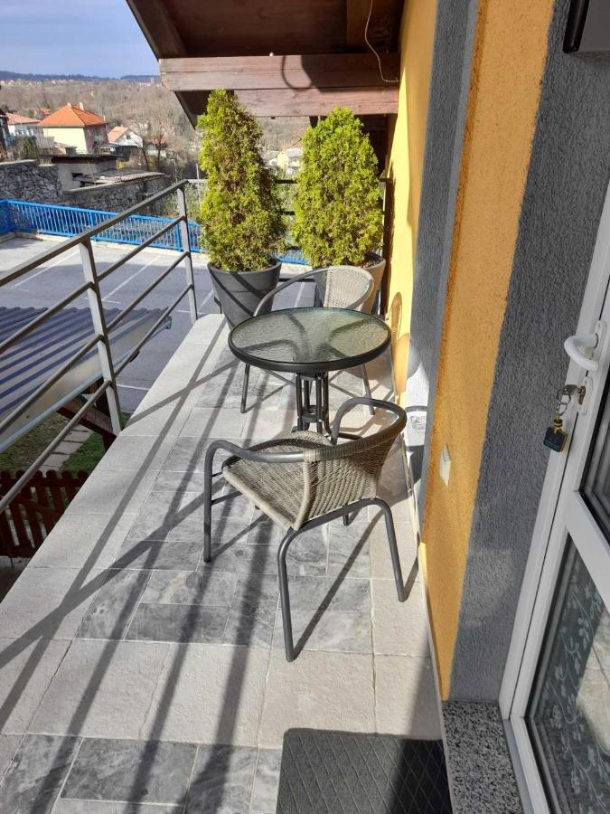 Апартаменты Studio Apartman Pavletic Слуни Экстерьер фото